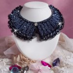 Collana con cristalli Swarovski e pizzo nero stile Haute-Couture